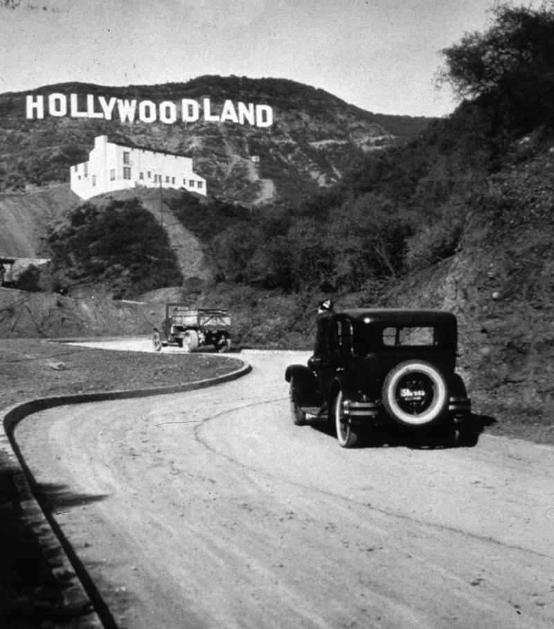 The Hollywood Sign: The Story of a City's Symbol Hollywoodland